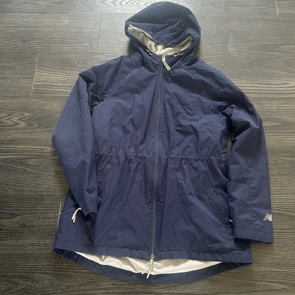 🍍NEW BALANCE WOMENS WIND BREAKER🍍sz large🍍pit to pit 19”🍍length 29”🍍 - Picture 1 of 3